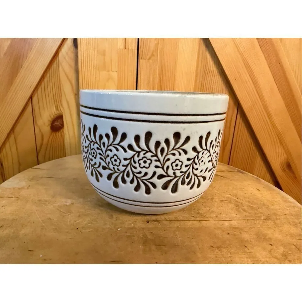 vintage ceramic planter featuring a decorative brown floral leaf pattern (6998)